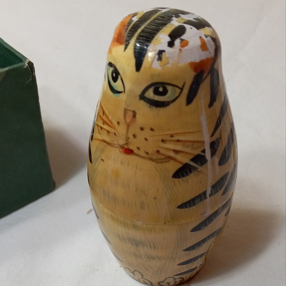 Wooden Nesting Doll Cats - Picture 3 of 7